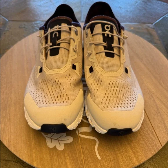 On Cloud Running Athletic Shoes - Picture 2 of 8